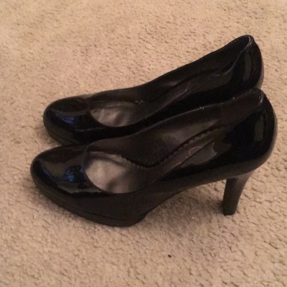 Jessica Simpson black patent heels - Picture 3 of 7